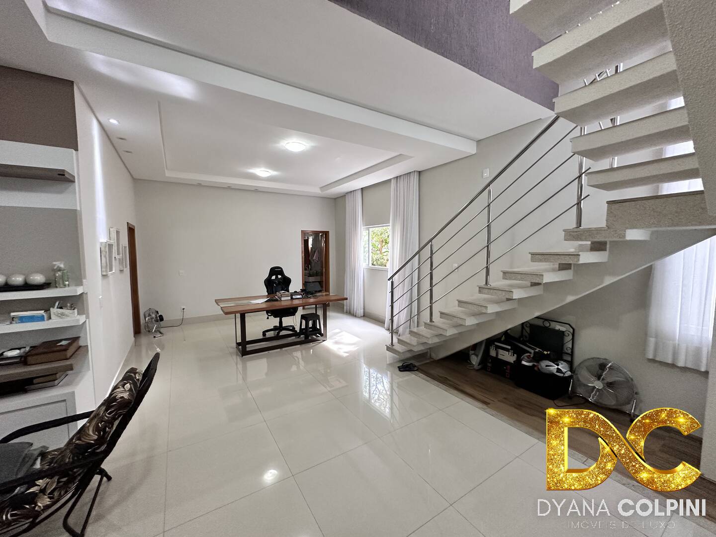 Casa de Condomínio à venda com 4 quartos, 295m² - Foto 3