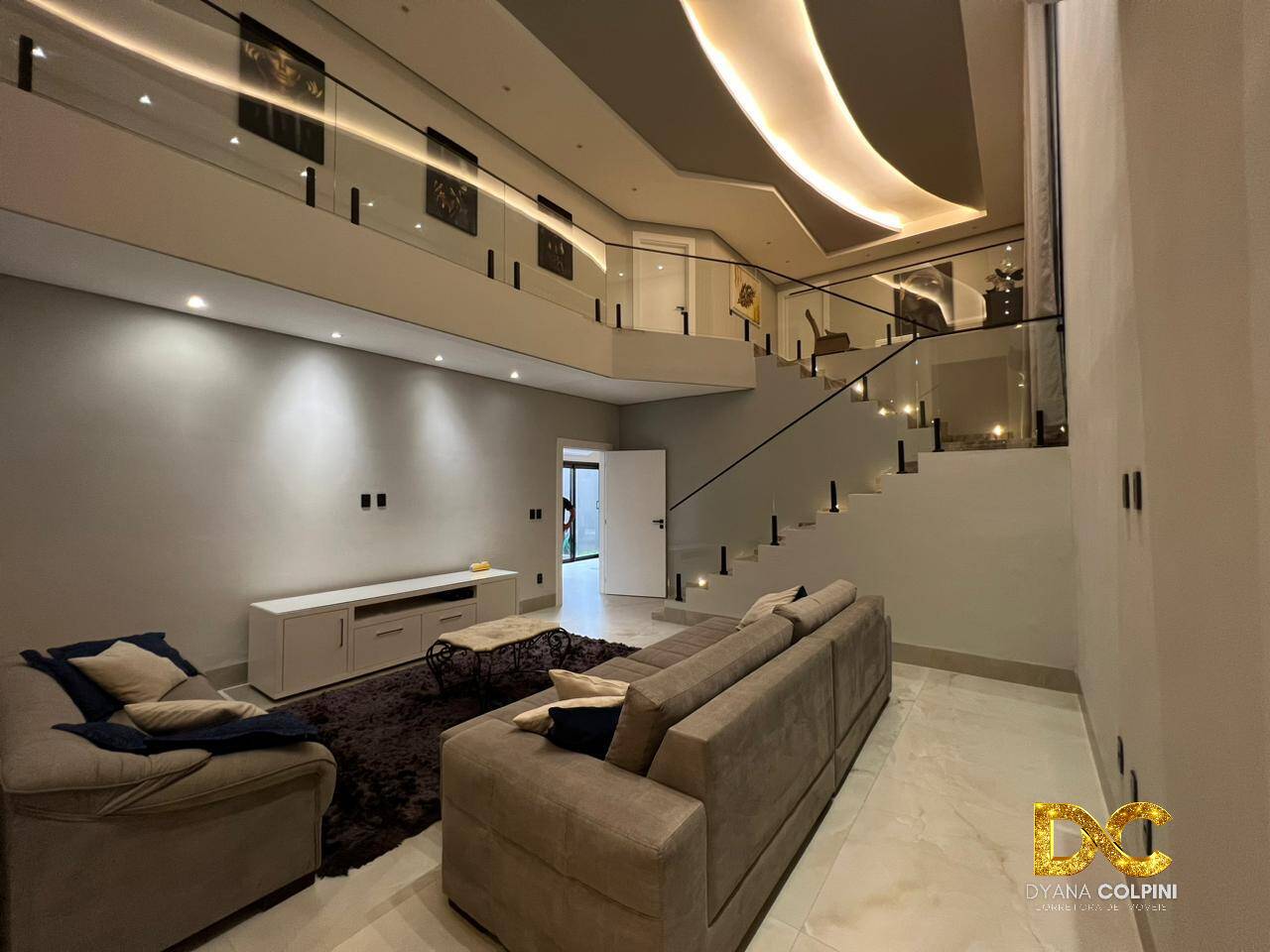 Casa de Condomínio à venda com 3 quartos, 325m² - Foto 2