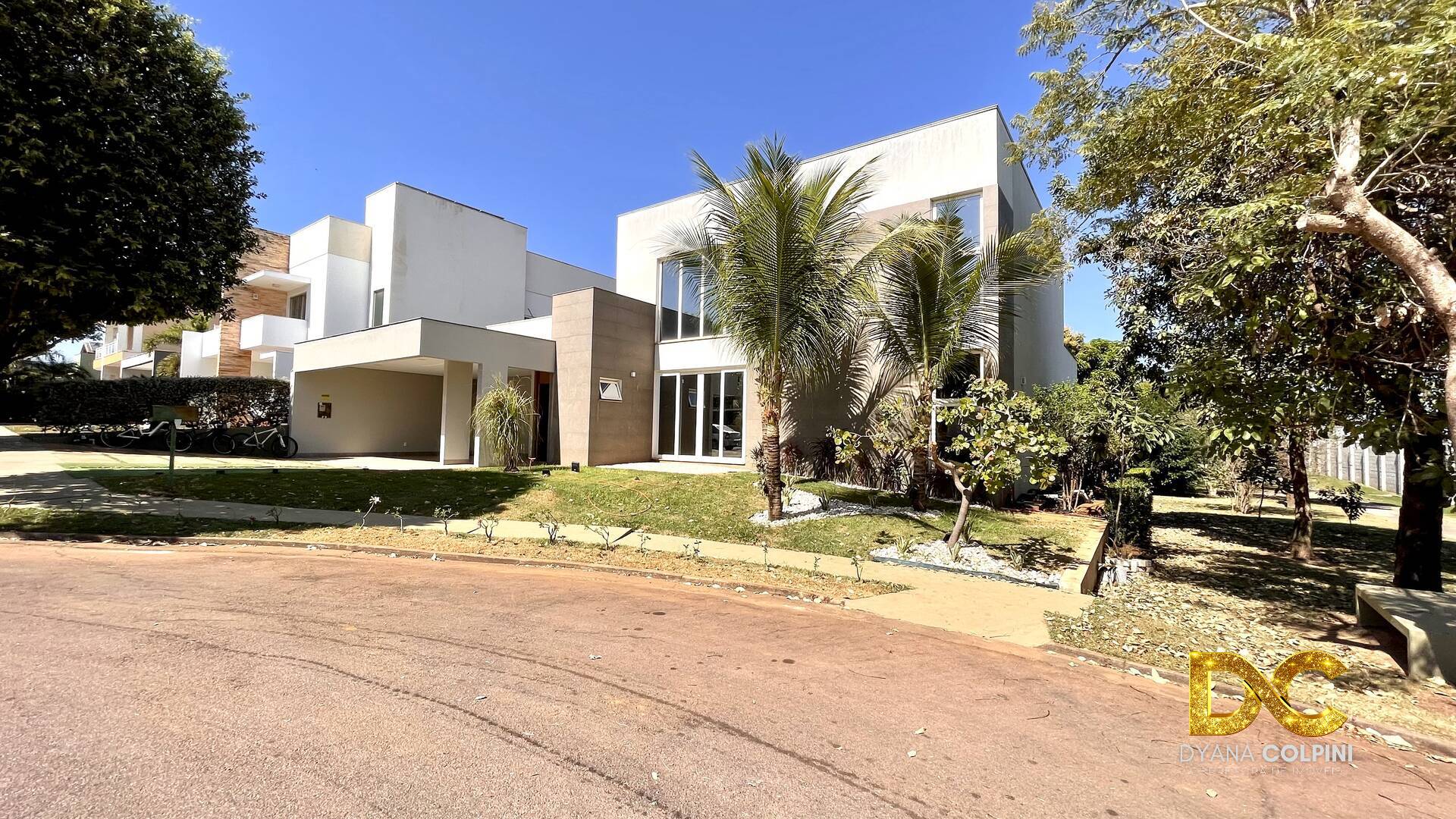 Casa de Condomínio à venda com 3 quartos, 330m² - Foto 1