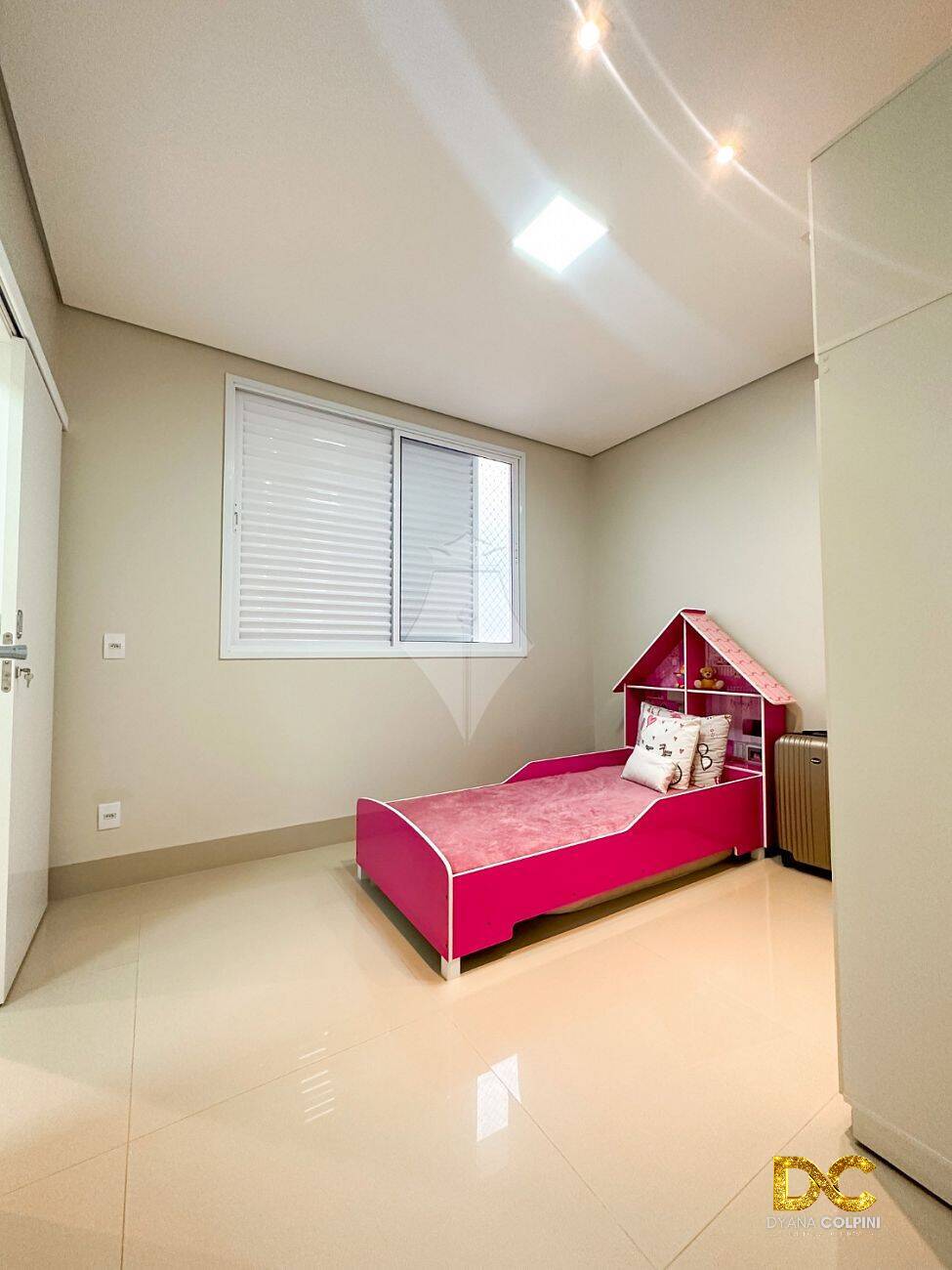 Casa à venda com 4 quartos, 250m² - Foto 14