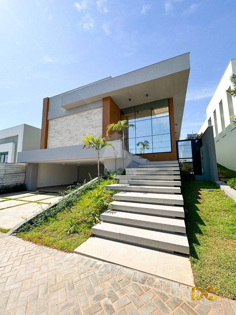 Casa de Condomínio à venda com 5 quartos, 354m² - Foto 1