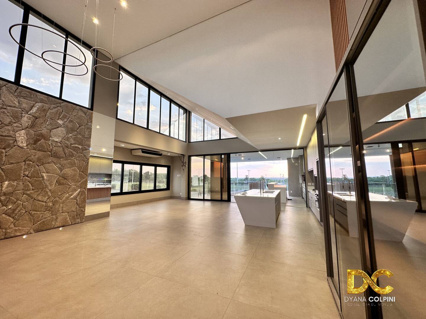 Casa à venda com 4 quartos, 634m² - Foto 4