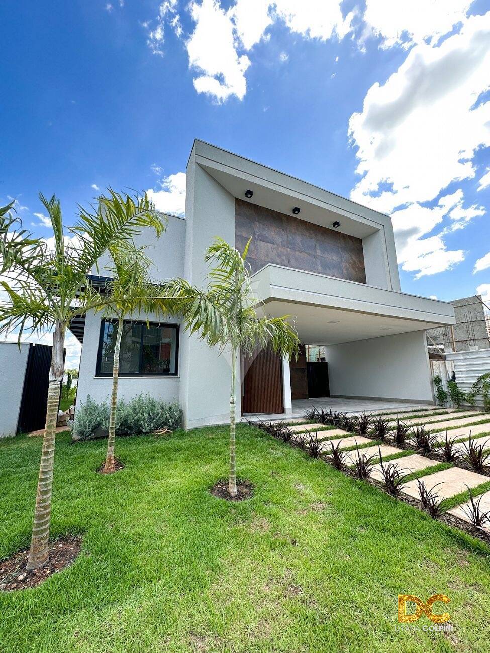 Casa de Condomínio à venda com 3 quartos, 215m² - Foto 1