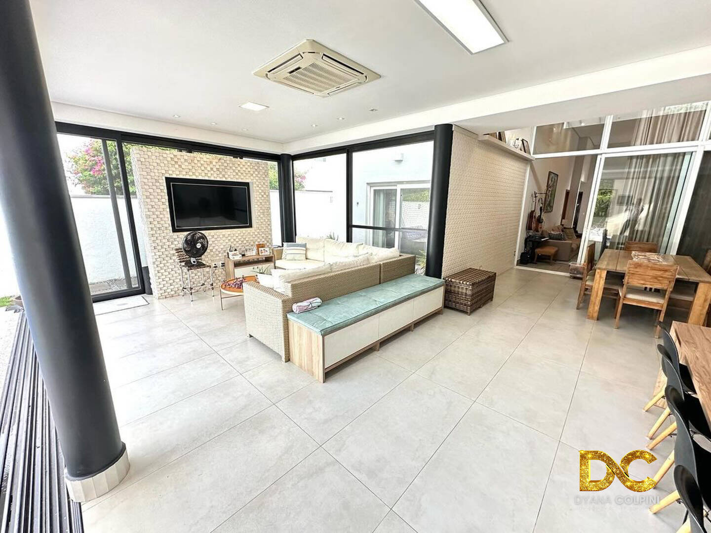 Casa de Condomínio à venda com 3 quartos, 359m² - Foto 1