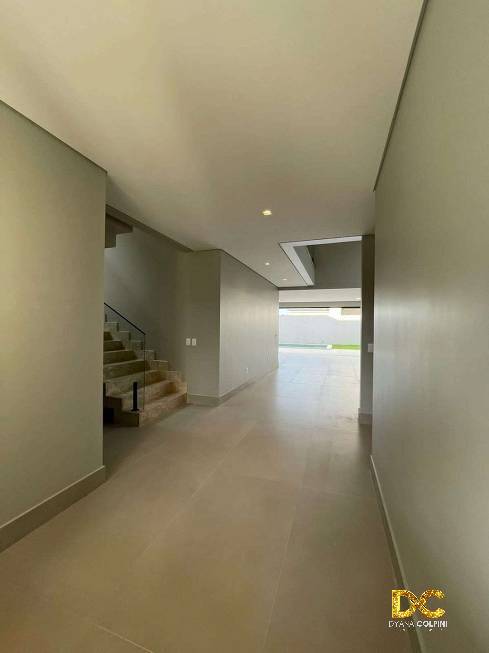 Casa de Condomínio à venda com 3 quartos, 379m² - Foto 2