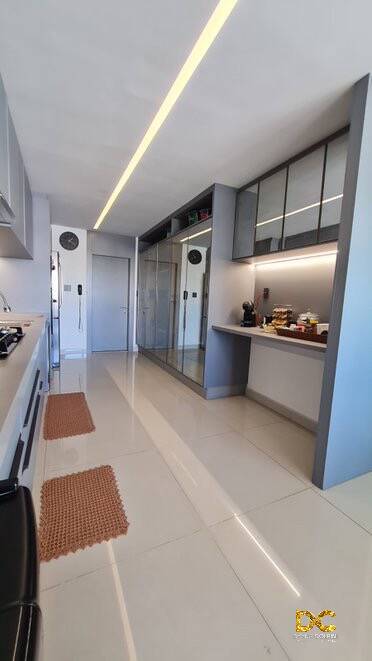 Apartamento à venda com 3 quartos, 226m² - Foto 6