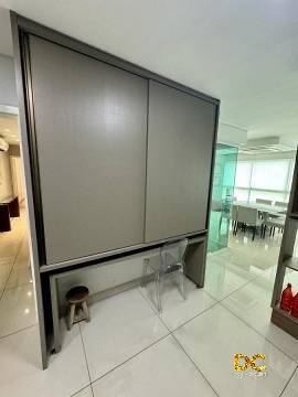 Apartamento à venda com 4 quartos, 226m² - Foto 18