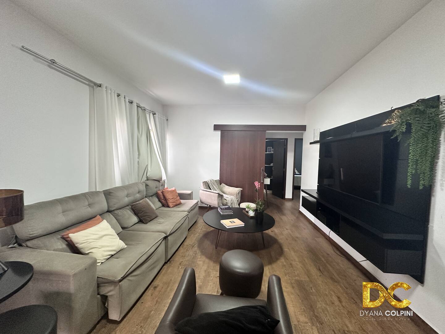 Casa à venda com 3 quartos, 186m² - Foto 1