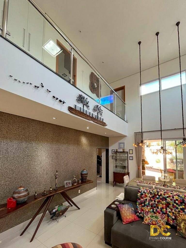 Casa de Condomínio à venda com 4 quartos, 300m² - Foto 1