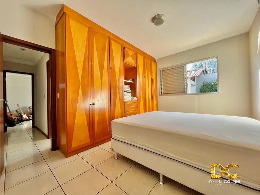 Casa de Condomínio à venda com 3 quartos, 212m² - Foto 11