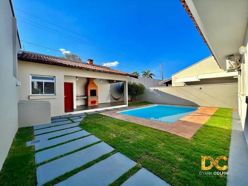 Casa de Condomínio à venda com 3 quartos, 212m² - Foto 2