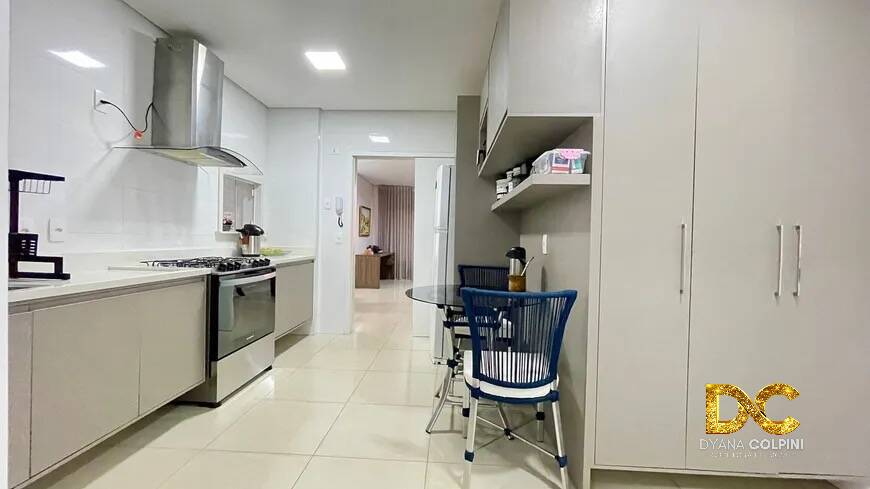 Apartamento à venda com 3 quartos, 147m² - Foto 2