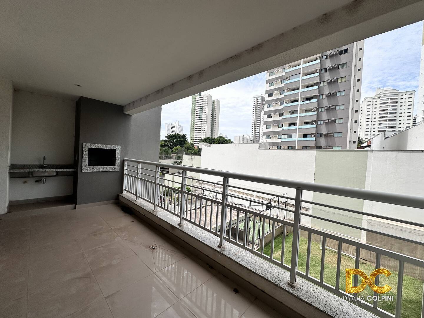 Apartamento à venda com 3 quartos, 114m² - Foto 2