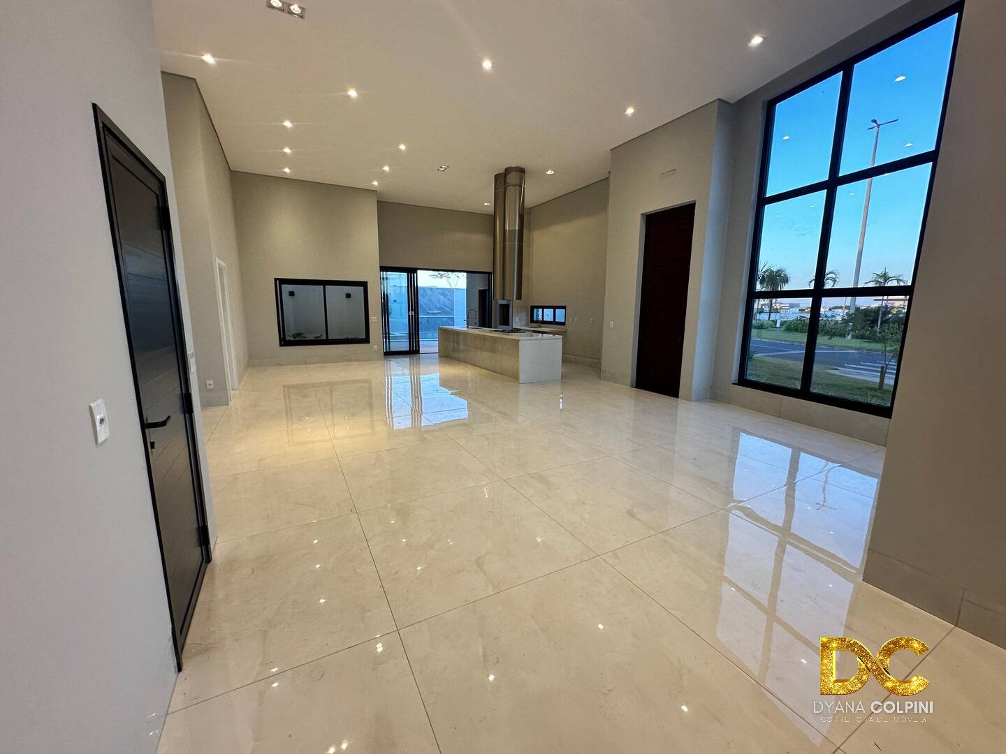 Casa de Condomínio à venda com 4 quartos, 302m² - Foto 4