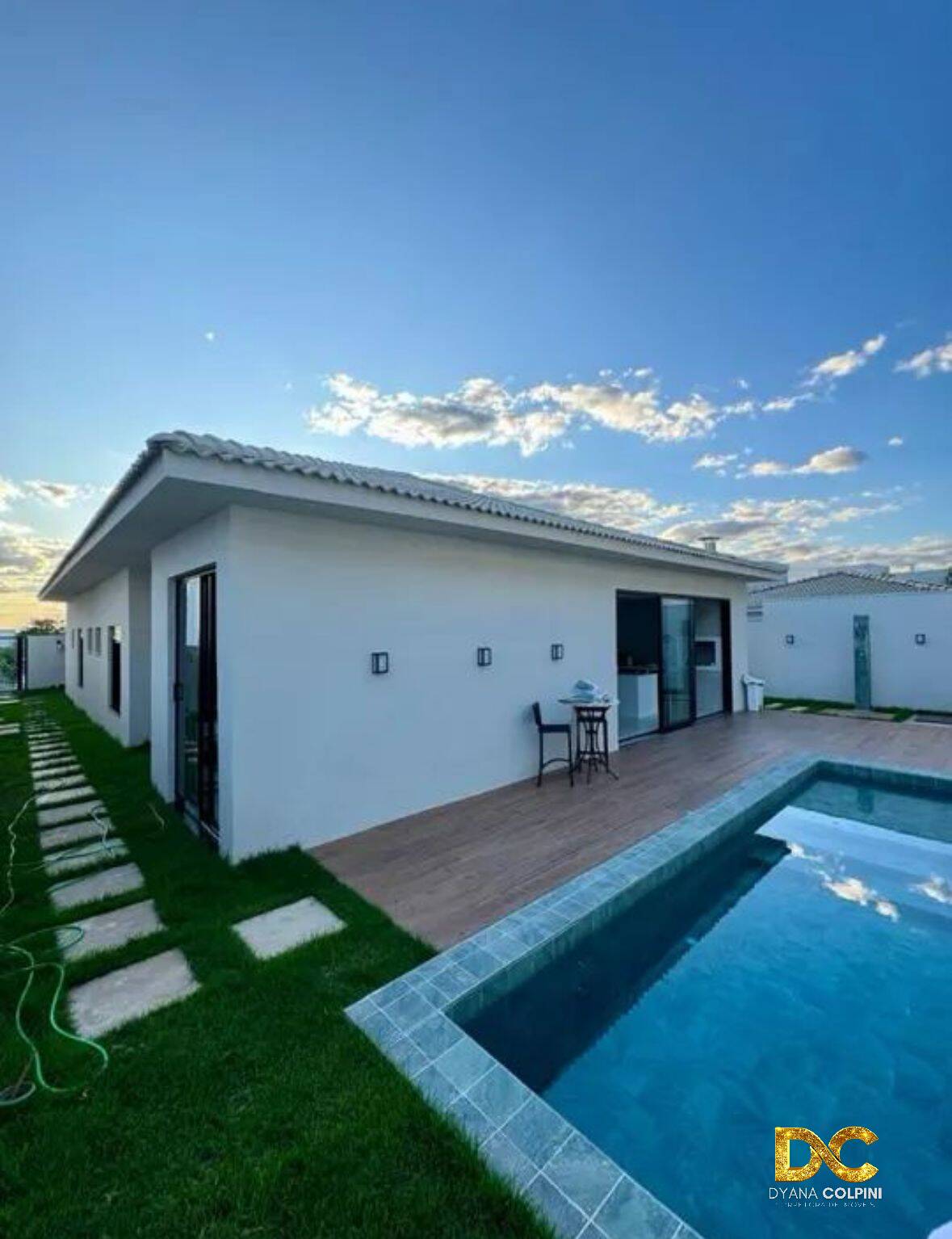 Casa de Condomínio à venda com 3 quartos, 290m² - Foto 3