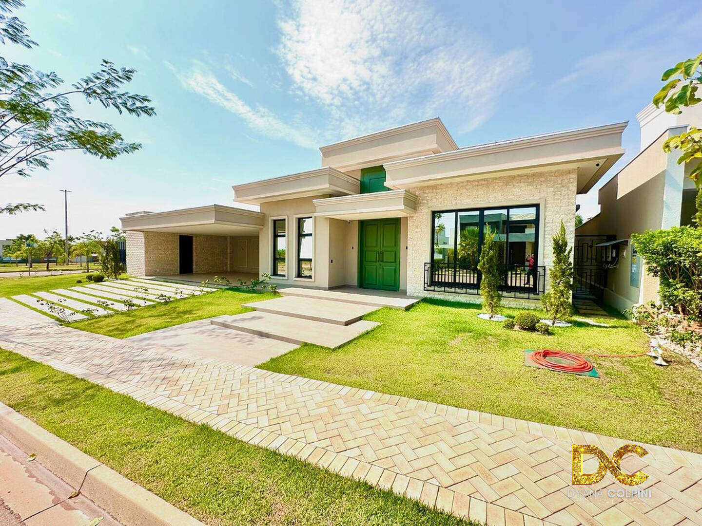 Casa de Condomínio à venda com 4 quartos, 372m² - Foto 1