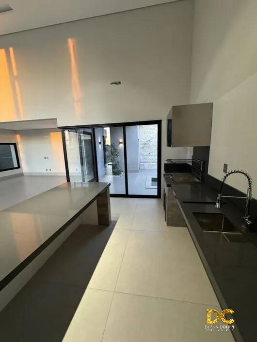 Casa de Condomínio à venda com 3 quartos, 239m² - Foto 4