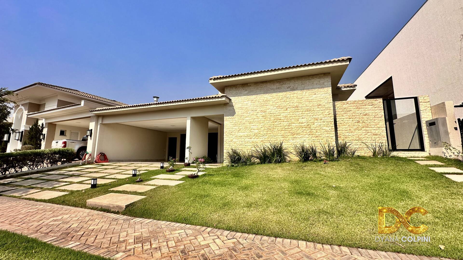 Casa de Condomínio à venda com 3 quartos, 290m² - Foto 2