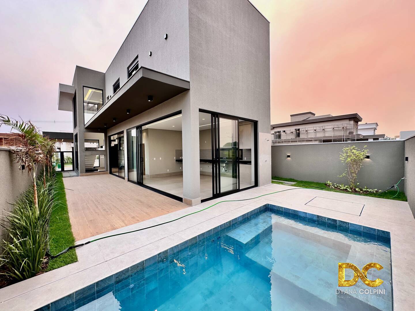 Casa de Condomínio à venda com 4 quartos, 216m² - Foto 13