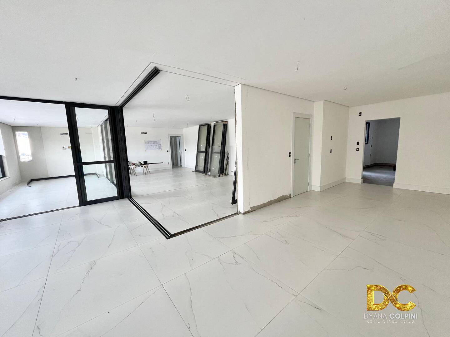 Apartamento à venda com 3 quartos, 238m² - Foto 5