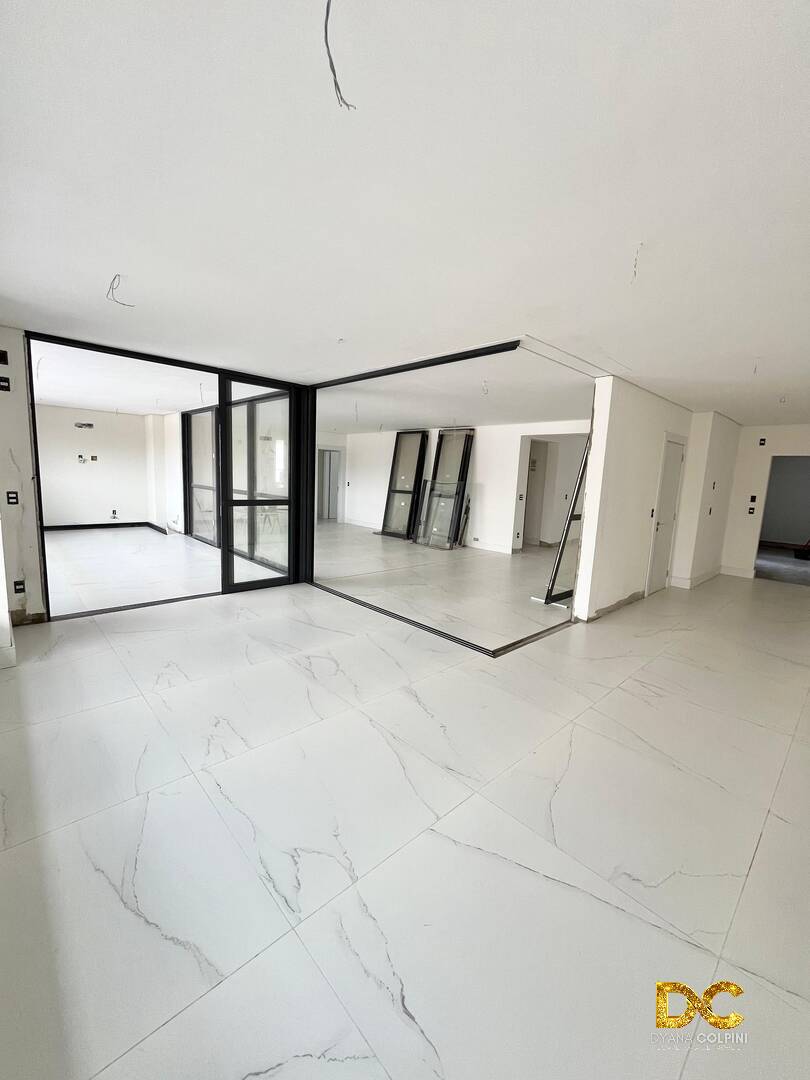 Apartamento à venda com 3 quartos, 238m² - Foto 6