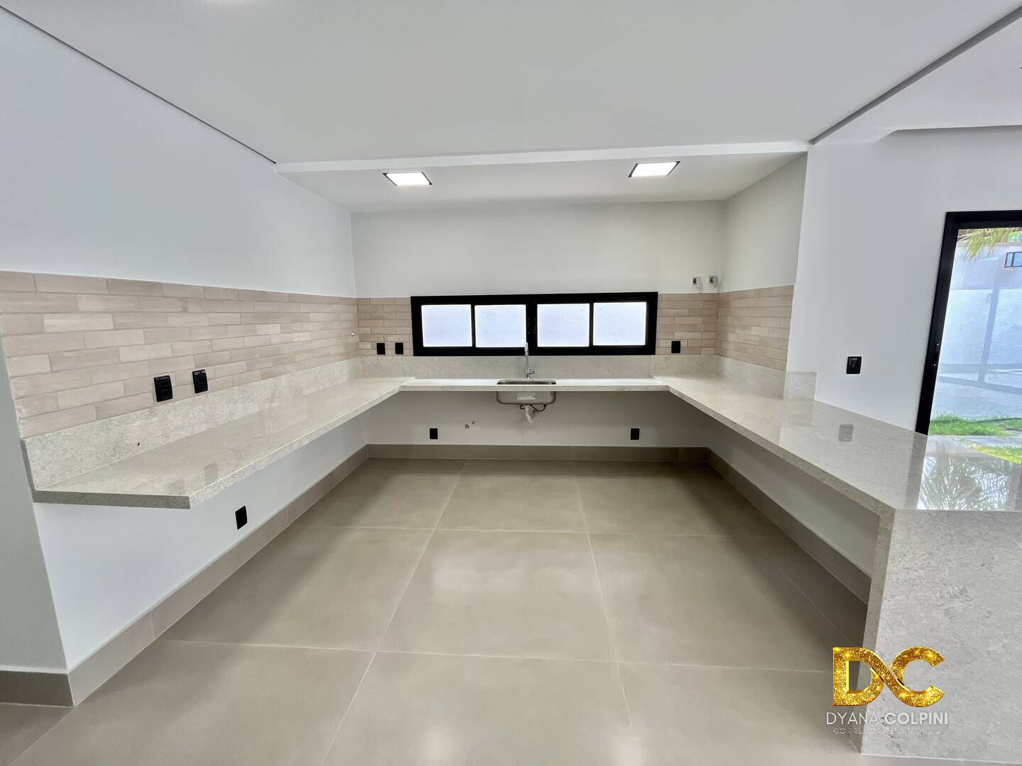 Casa de Condomínio à venda com 4 quartos, 307m² - Foto 9