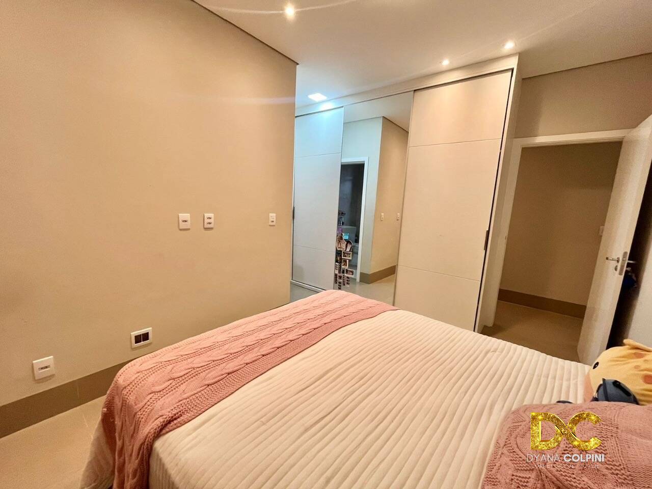 Casa de Condomínio à venda com 4 quartos, 270m² - Foto 10