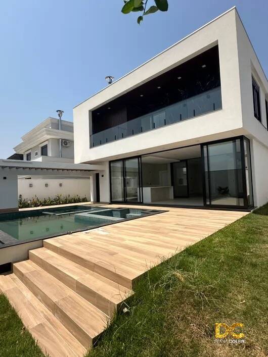 Casa de Condomínio à venda com 4 quartos, 394m² - Foto 1