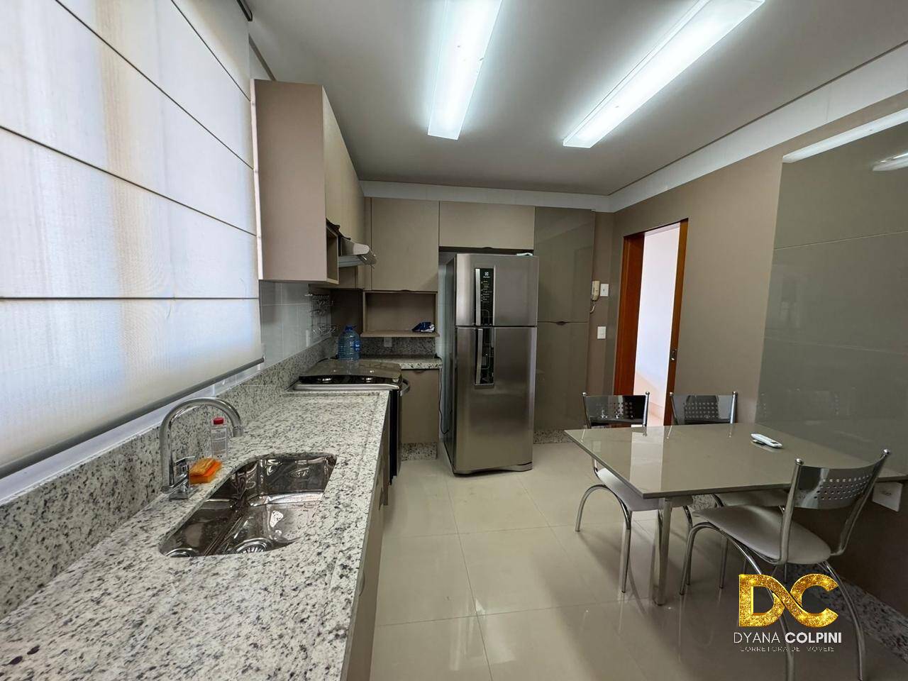 Apartamento à venda com 3 quartos, 140m² - Foto 4