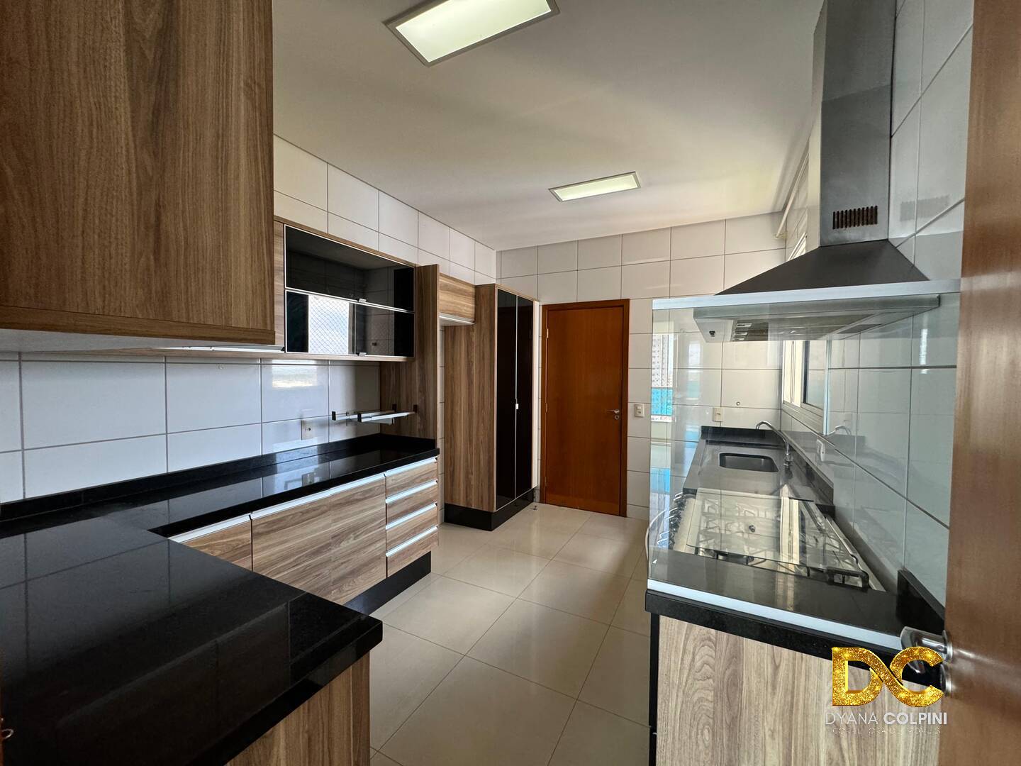 Apartamento à venda e aluguel com 3 quartos, 141m² - Foto 4