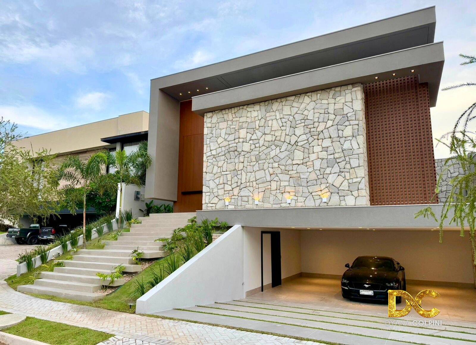 Casa de Condomínio à venda com 3 quartos, 329m² - Foto 1