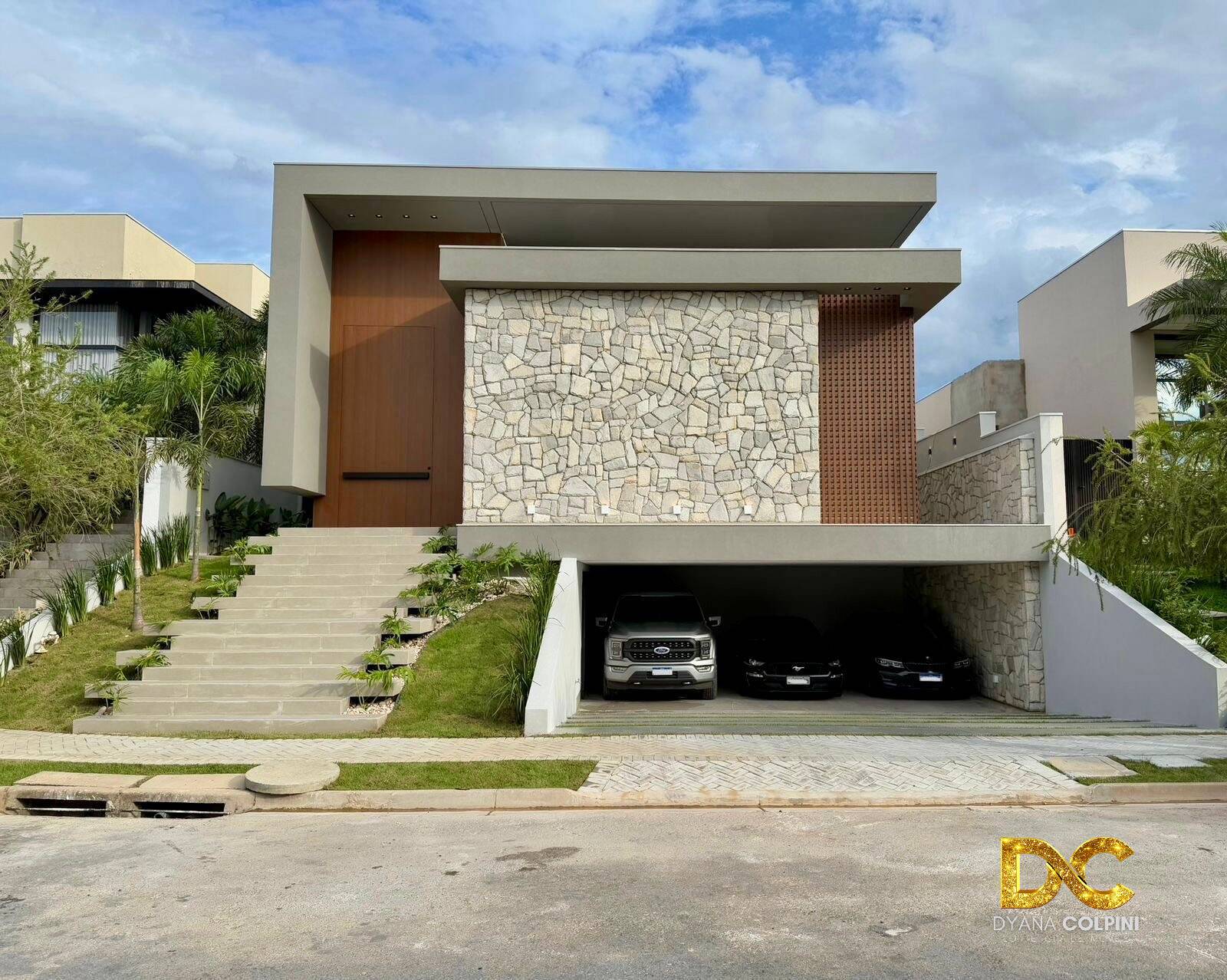 Casa de Condomínio à venda com 3 quartos, 329m² - Foto 2